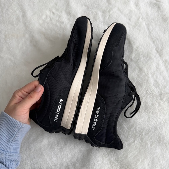 New Balance 327 Black White Boy’s Size 6 - Picture 7 of 15